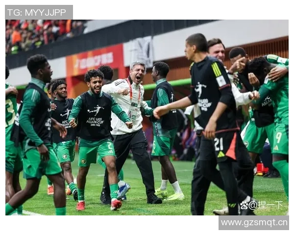 亚洲杯决赛激战正酣 终极对决揭晓冠军之争双方球队全力以赴争夺荣耀